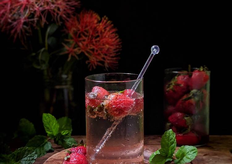 Strawberry Gin and Tonic Cocktail