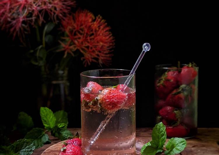 Steps to Prepare Homemade Strawberry Gin and Tonic Cocktail