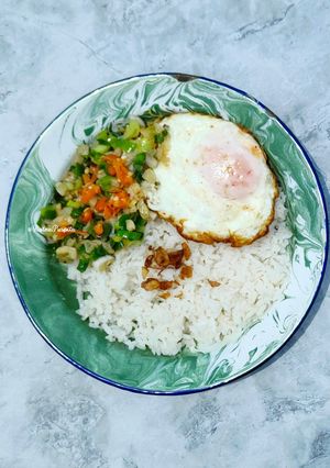 Foto resep Nasi Telur Ceplok Dengan Scallion Oil