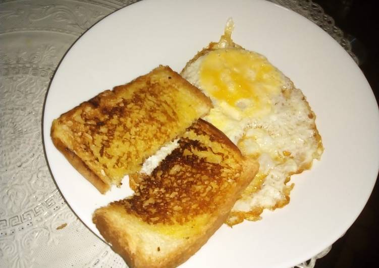 Crunchy egg bread