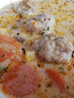 Tárkonyos húsgombóc leves recept fotója