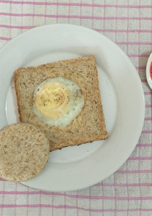 Foto resep Roti 'egg in the hole'