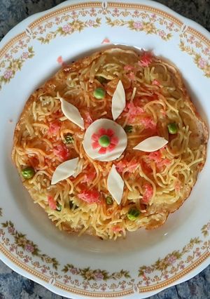 A picture of Egg Maggi Pizza.