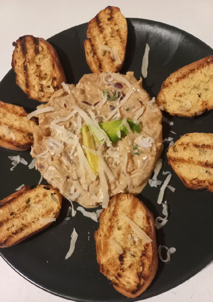 Una foto de Tartar de merluza y quisquillas 🦐