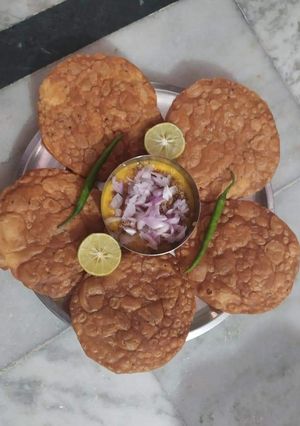 A picture of Dal Pakwan.