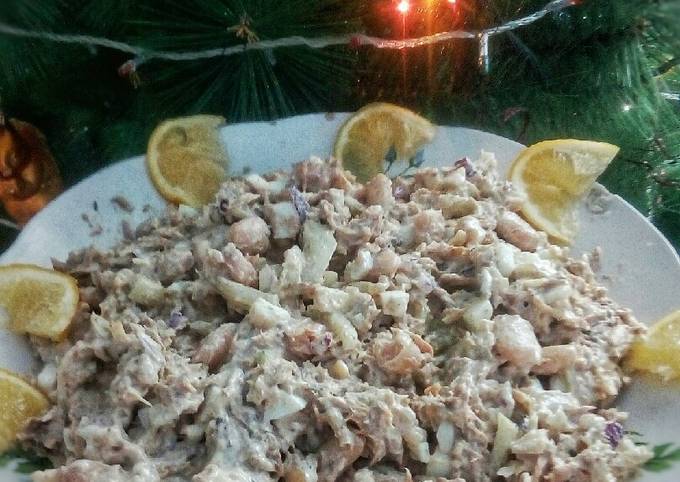 Салат с тунцом и белой фасолью