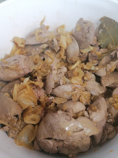 Una foto de Higaditos de conejo encebollado