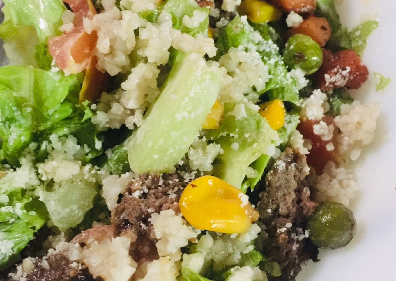 Bulgur salad with lamb burger with toasted sesame mayonnaise sauce