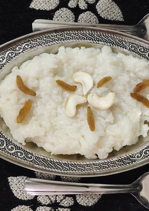 કાજુ દ્રાક્ષ  ખીર (Kaju Greps Kheer Recipe In Gujarati) રેસીપી મુખ્ય ફોટો