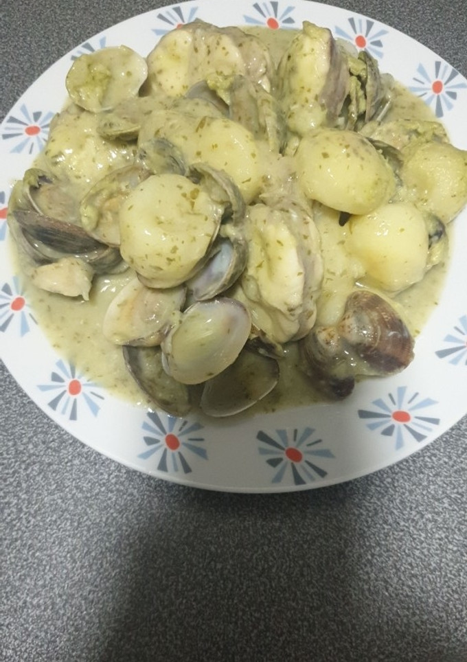 Una foto de Rape en salsa Verde