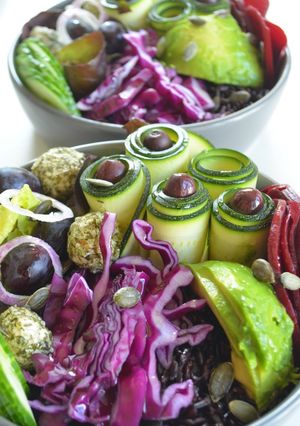 Une photo de Buddha bowl Vert Violet