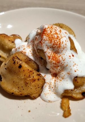 Pelmenyi by Bebe, az orosz, sós finomság vajon pirítva ecettel recept fotója