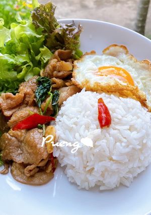 รูปของ ข้าวผัดกะเพราหมูหมัก 🥓🍃🌶🥬