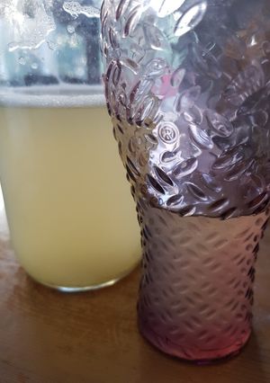 Une photo de Tepache mexicain à l'ananas