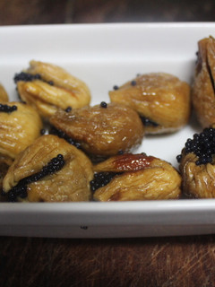Una foto de Higos con caviar