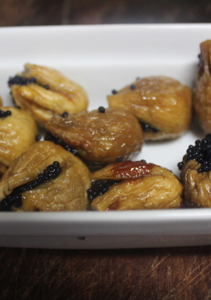 Una foto de Higos con caviar