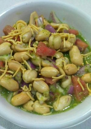 A picture of Spicy peanuts (colegian dana).