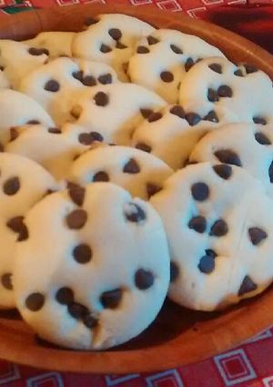 Una foto de Galletas cookies crocantes con chips de chocolate
