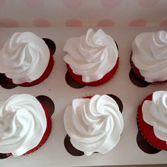 A picture of Redvelvet cupcakes.
