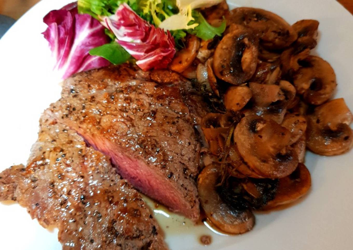 Steak and mushrooms