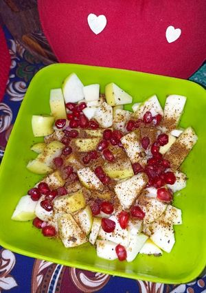 A picture of Apple pomegranate chat.
