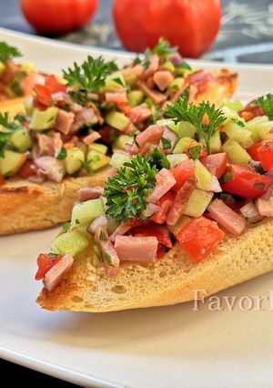 Sonkás-zöldséges mentőcsónakok recept fotója