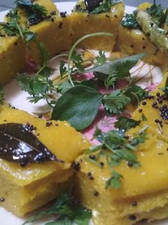 खमण ढोकळा (khaman dhokla recipe in marathi) रेसिपी चे मुख्य फोटो