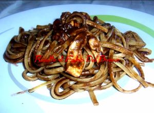 Foto di Linguine con Seppie, Concentrato di Pomodoro e Nero di Seppie