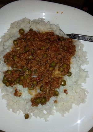 A picture of Rice with minced stew.