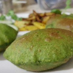 A picture of Spinach poori😊.