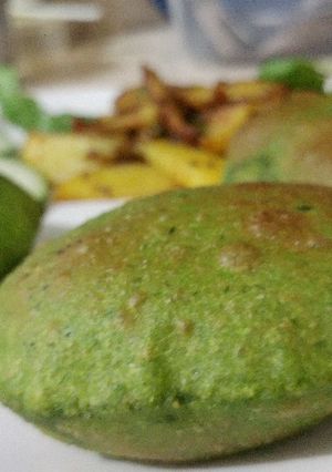 A picture of Spinach poori😊.