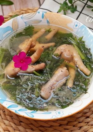 Hình của món Canh rau tần ô nấu chân gà.