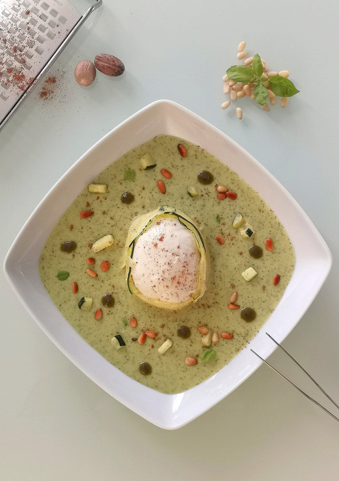 Una foto de Crema de calabacín con mozzarella fresca