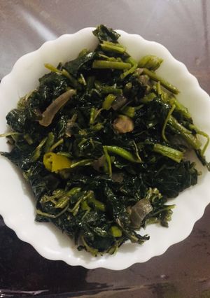 A picture of Drumstick leaves.