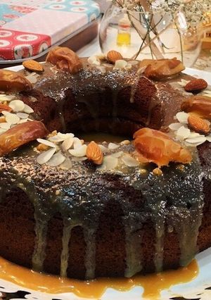 صورة لوصفة كيكة التمر بصوص التوفي