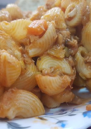 Una foto de Caracolas con Salsa de verduras y atún!😋🍆