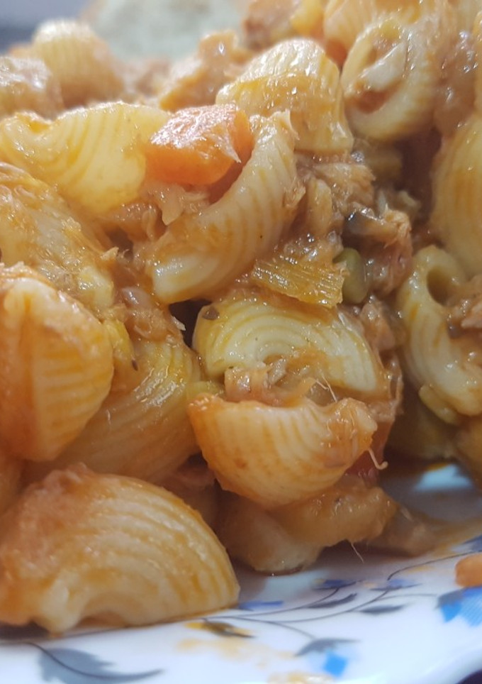 Una foto de Caracolas con Salsa de verduras y atún!😋🍆