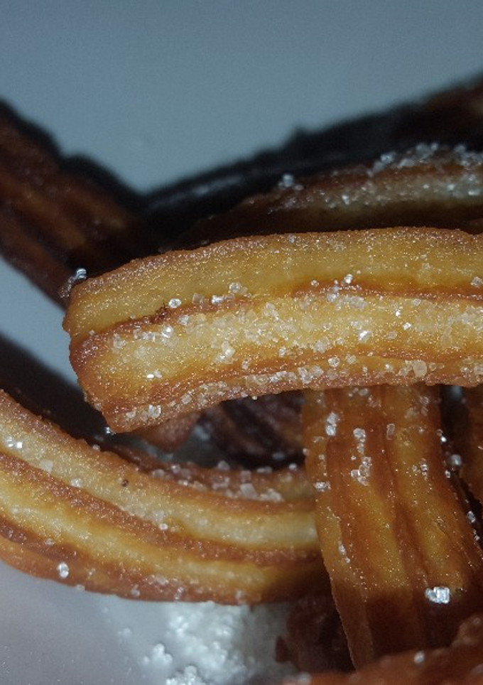 Una foto de Churros - con sólo tres ingrediente, fácil y económicos