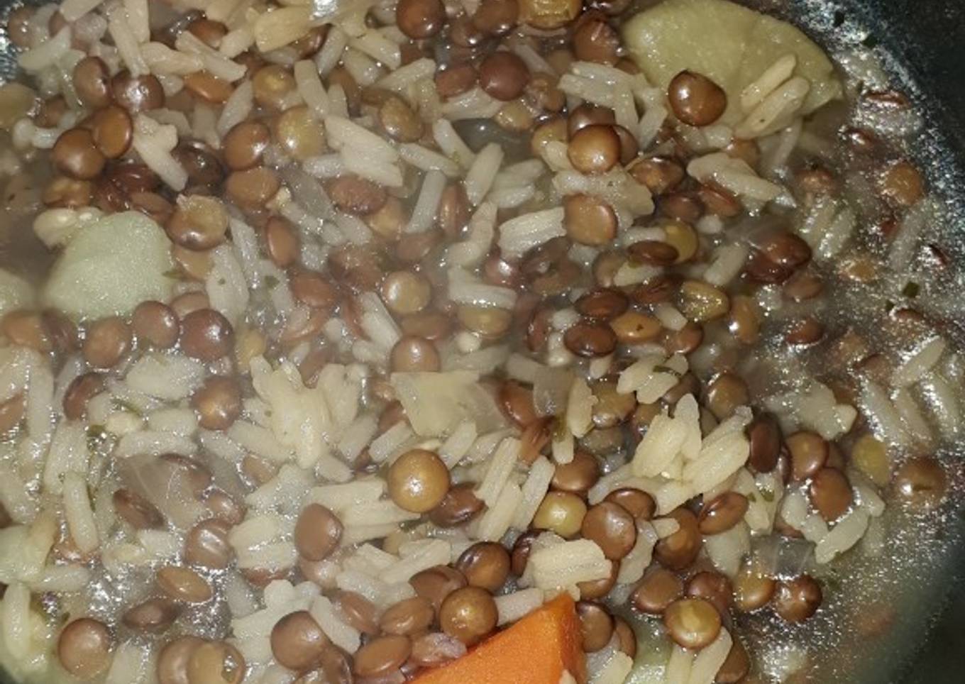 Sopa de lentejas y arroz