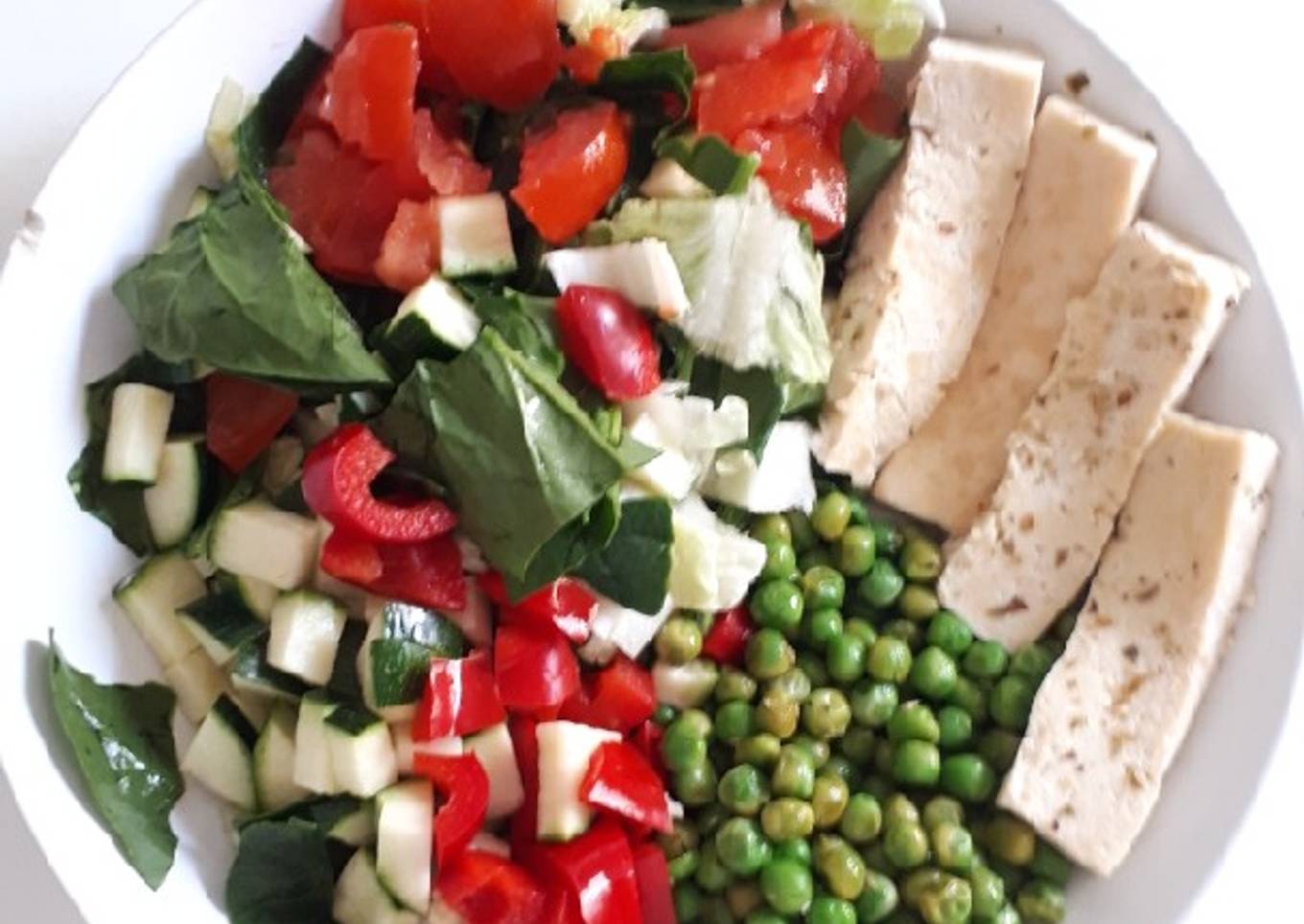 Bowl de verduras, guisantes y tofu🥒🍅🥗