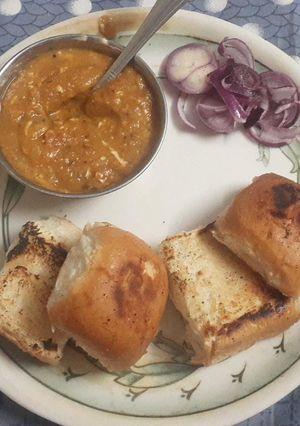 पाव भाजी (Pav Bhaji Recipe in Hindi) रेसिपी मुख्य फोटो