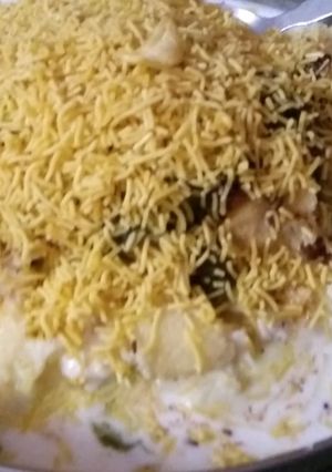 A picture of Dahi vada.