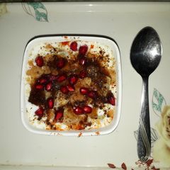 A picture of Dahi bhalle.