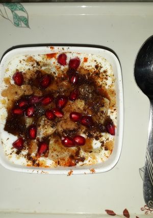 A picture of Dahi bhalle.