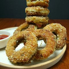 A picture of Stuffed Onion Rings.