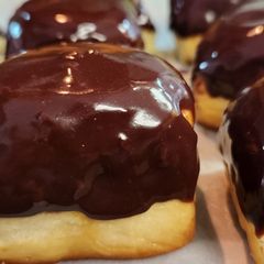 A picture of Boston Cream Pie Hawaiian Roll Donuts.