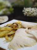 Raya al horno con patatas panadera: en plena temporada de pesca