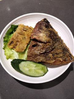 A picture of Fried Tilapia Head.