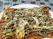 Una foto de gulas salsa
