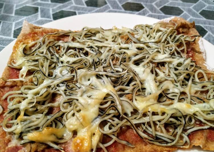 Pizza de atún con gulas